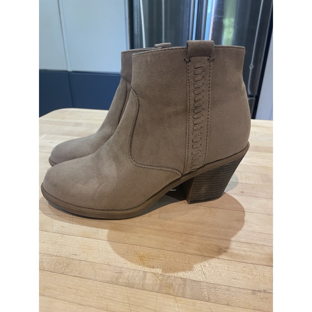 Jessica Cline Baylee Beige Tan Faux Suede Ankle Boots Booties Women's Size 8M